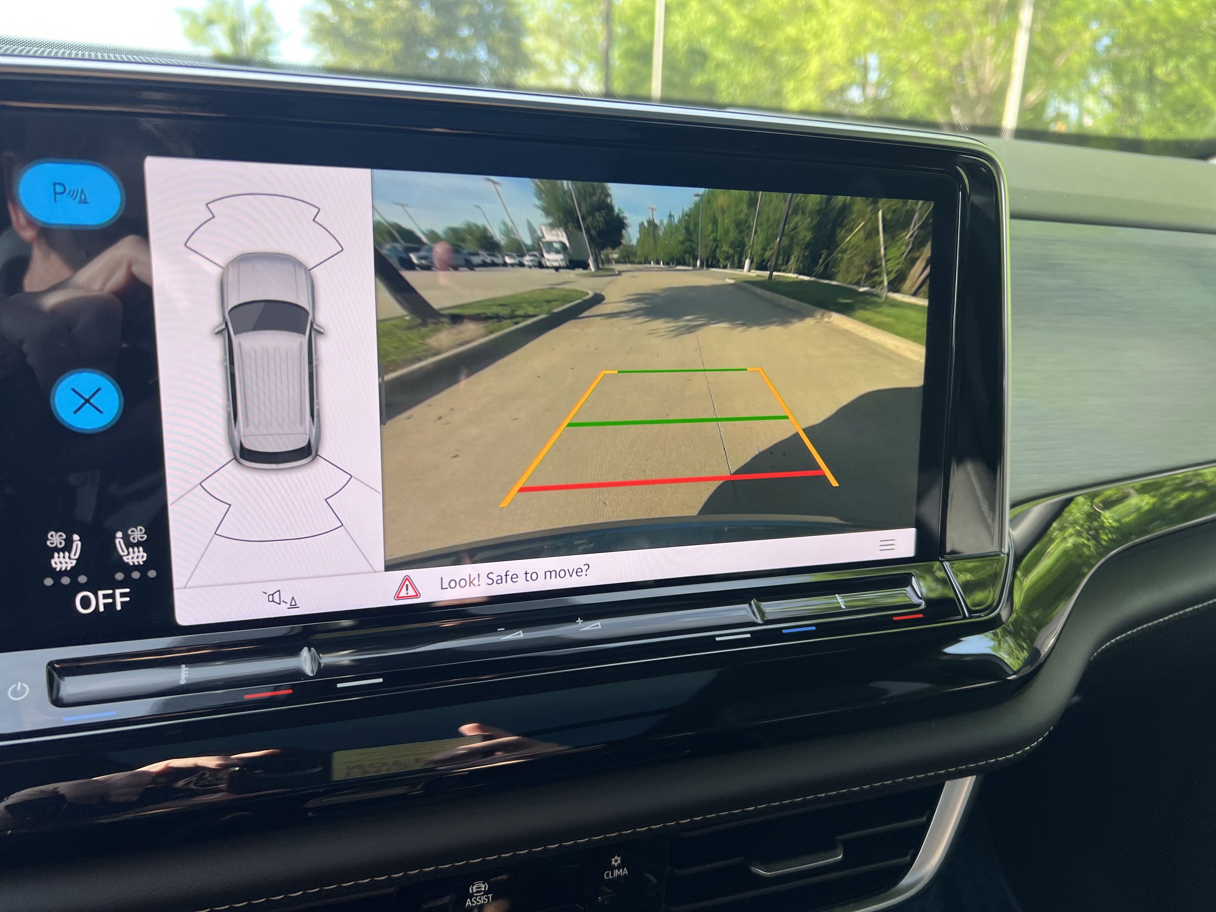 Certified 2025 Volkswagen Atlas Cross Sport SE w/ Panoramic Sunroof Package FWD image 24