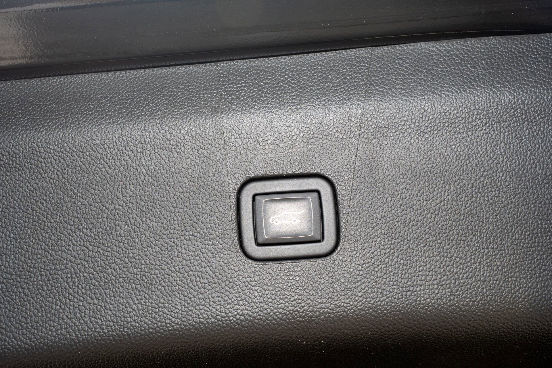 Used 2024 Buick Enclave Essence w/ Technology Package FWD image 11