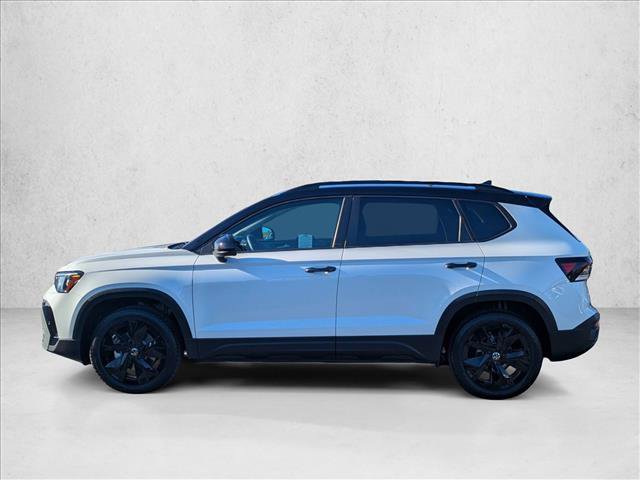 Certified 2025 Volkswagen Taos SE image 9