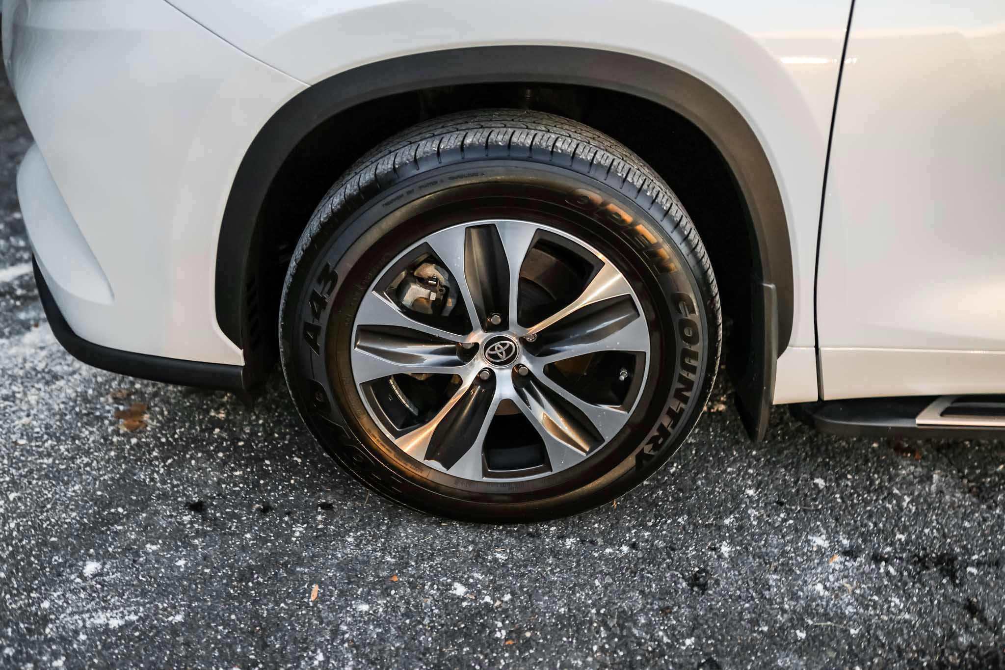 Certified 2023 Toyota Highlander XLE image 13