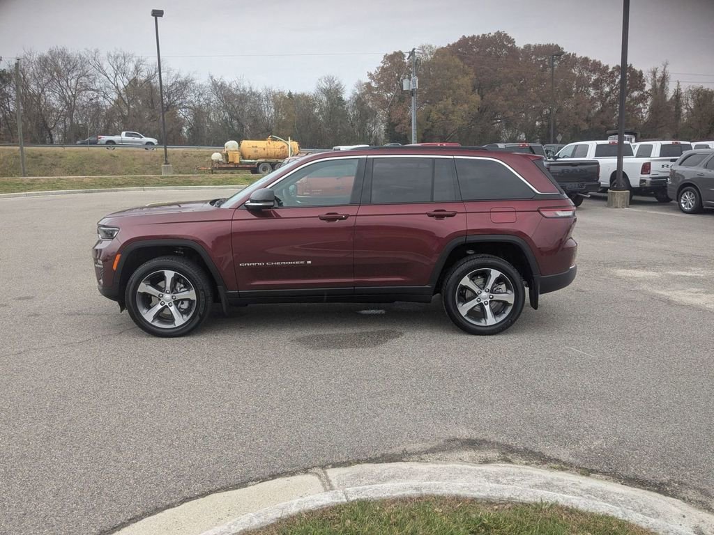 New 2025 Jeep Grand Cherokee Limited w/ Trailer Tow Package image 2
