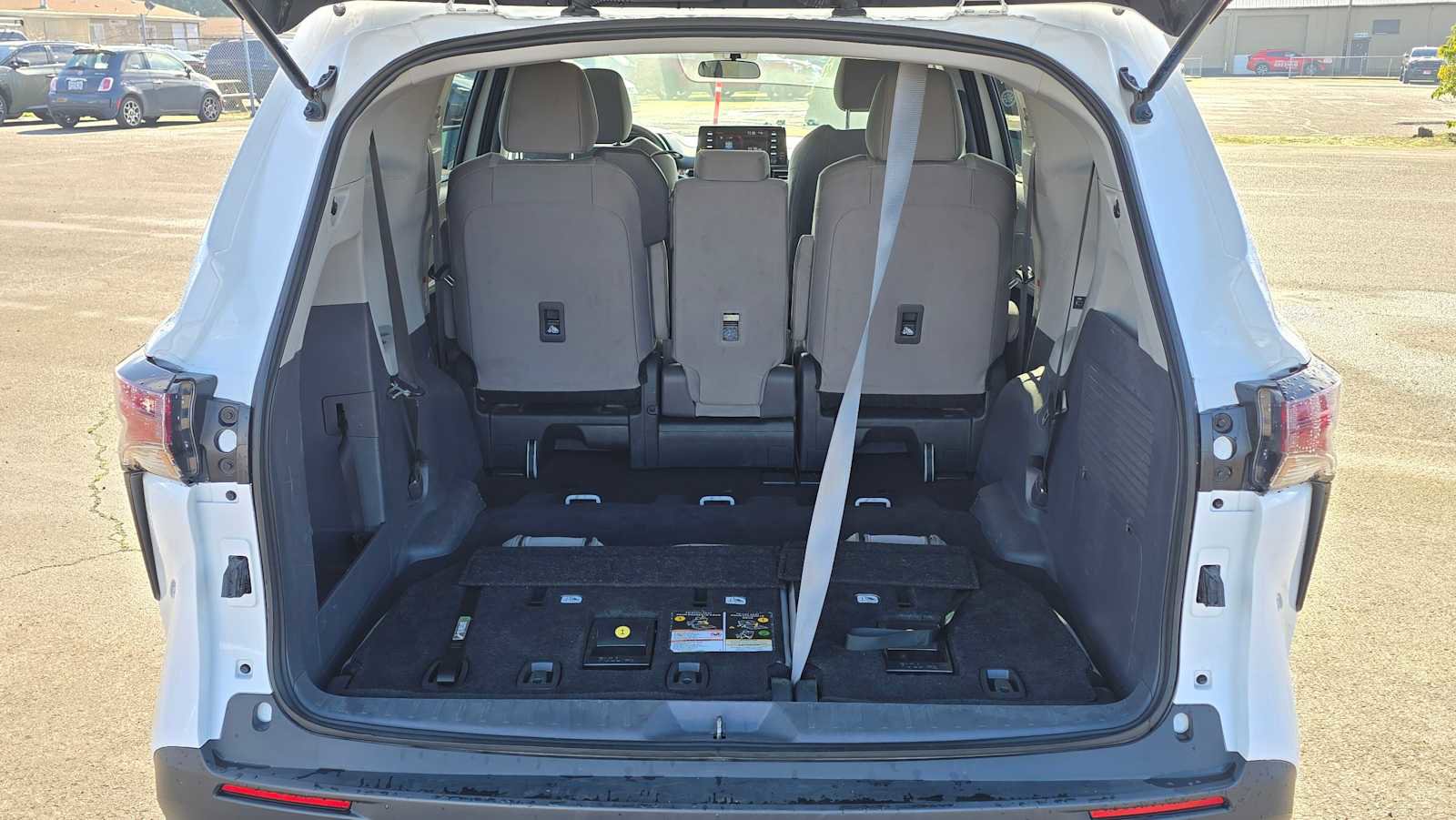 Used 2024 Toyota Sienna LE image 18