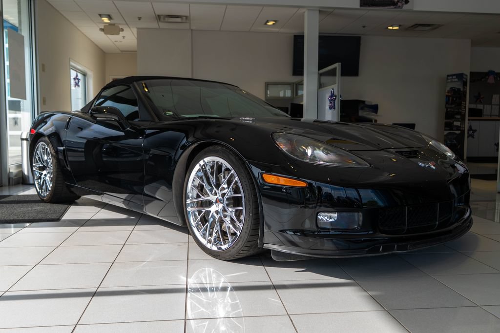 Used 2013 Chevrolet Corvette 427 w/ 1SB Preferred Equipment Group RWD image 2
