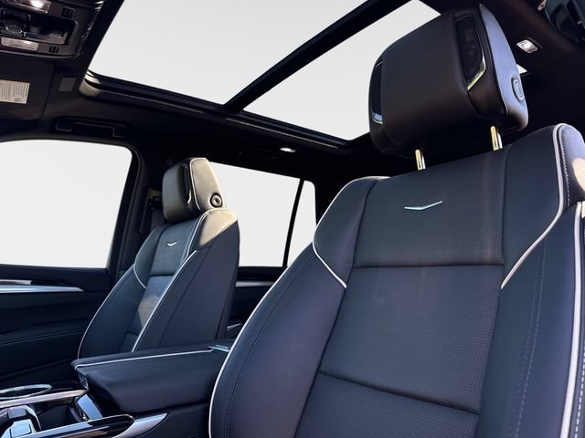Certified 2025 Cadillac Escalade Premium Luxury AWD/4WD image 19