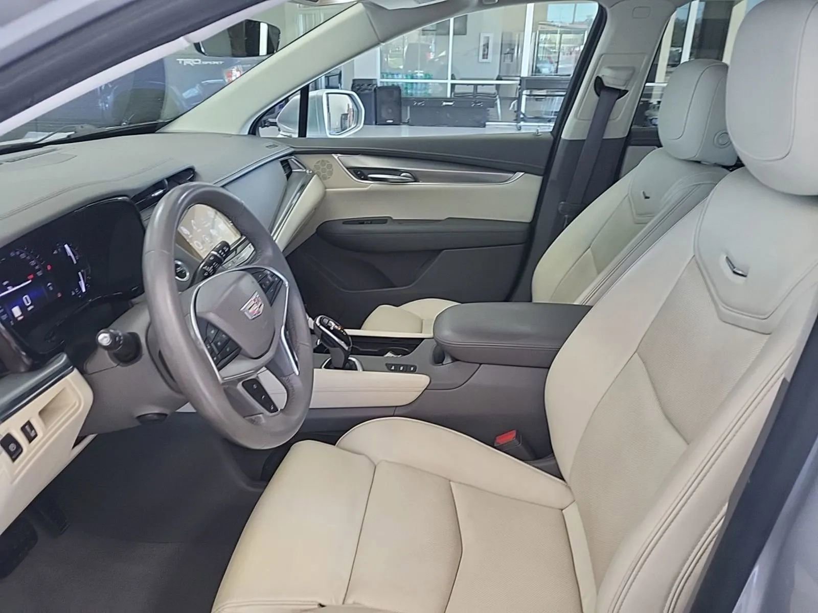 Used 2017 Cadillac XT5 Luxury w/ Driver Awareness Package AWD/4WD image 9