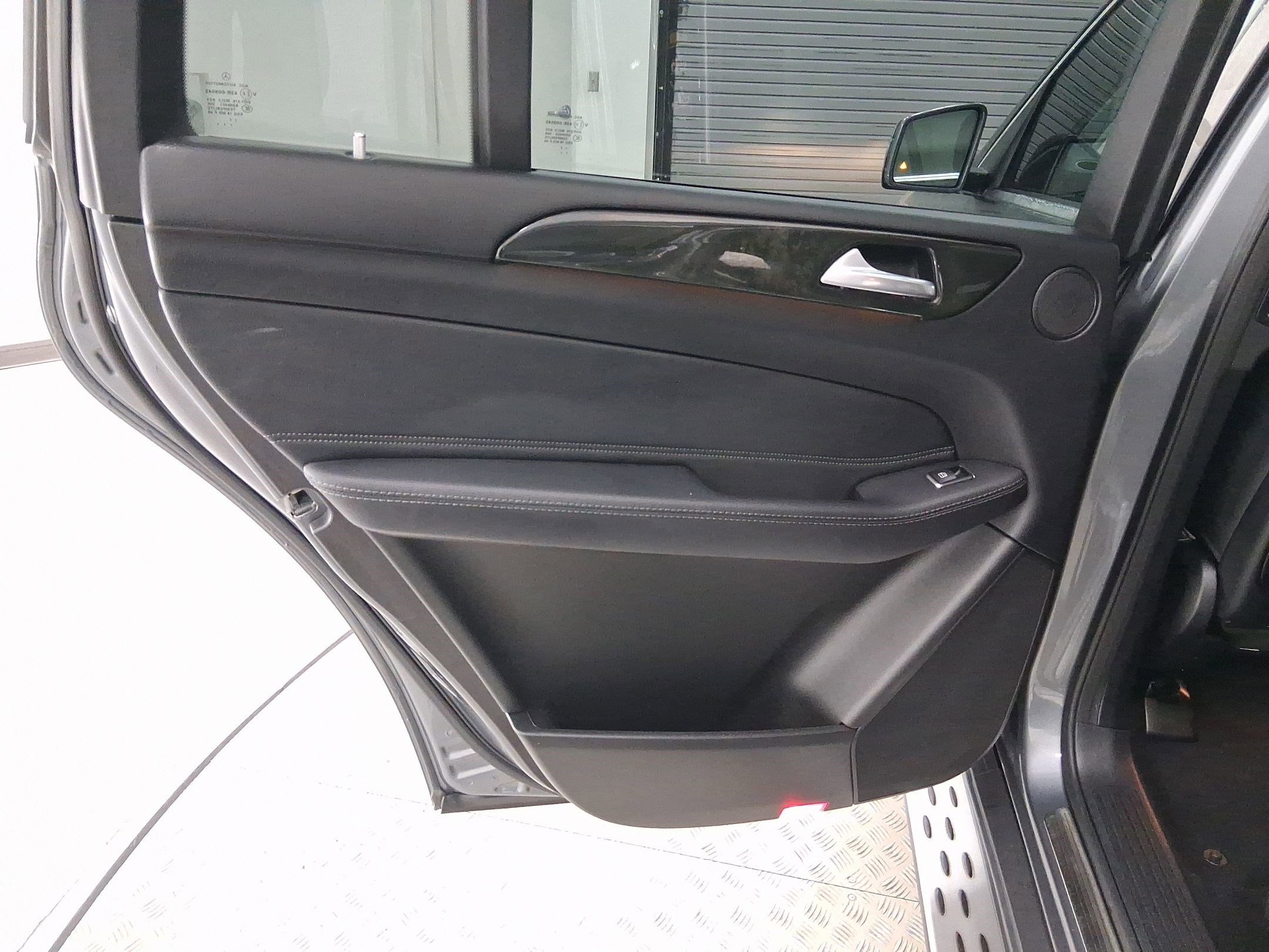 Used 2018 Mercedes-Benz GLS 450 4MATIC image 31