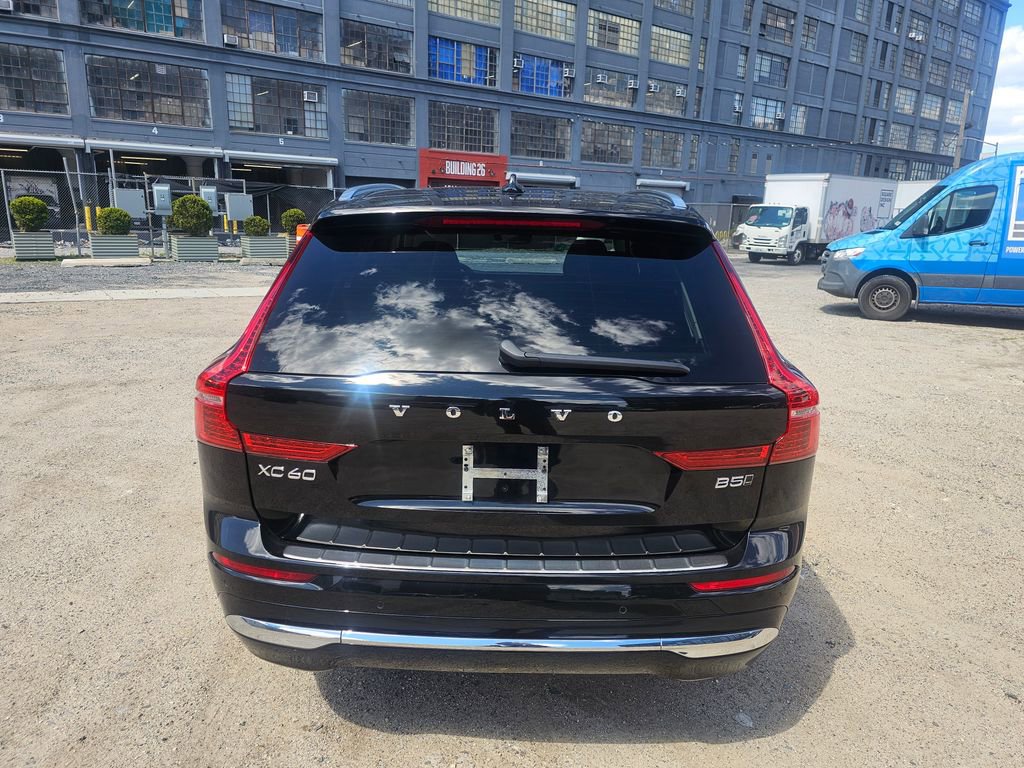 Certified 2023 Volvo XC60 B5 Plus image 3