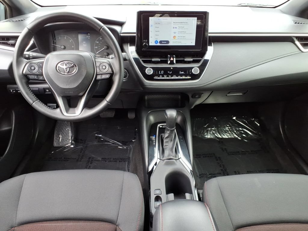 Used 2025 Toyota Corolla SE w/ Convenience Package FWD image 9