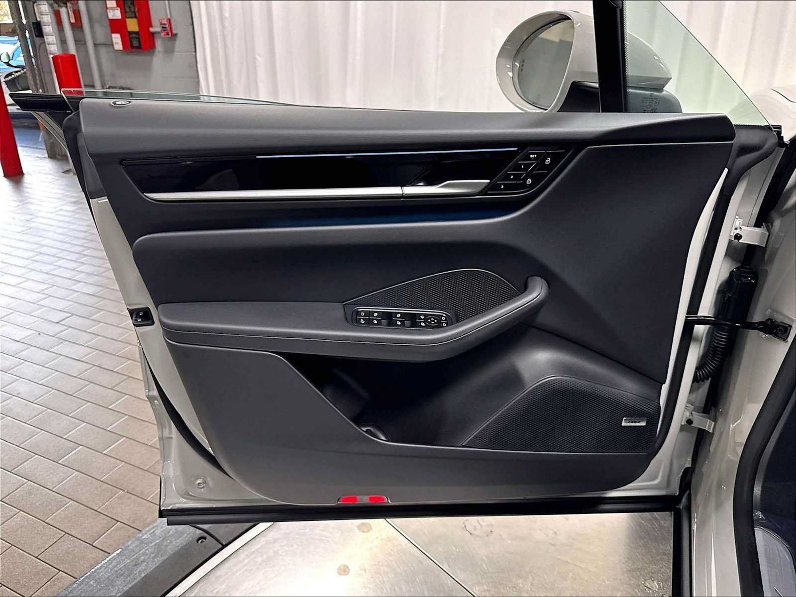 New 2026 Porsche Macan 4 Electric AWD/4WD image 22