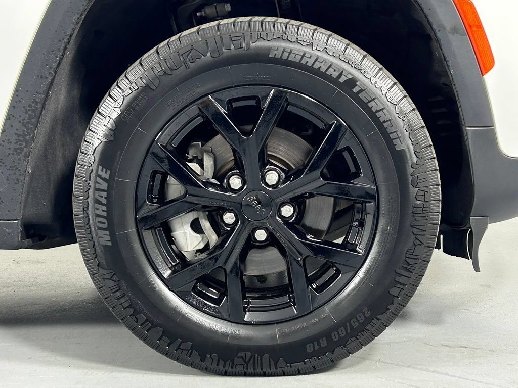 Used 2023 Jeep Grand Cherokee Limited AWD/4WD image 39