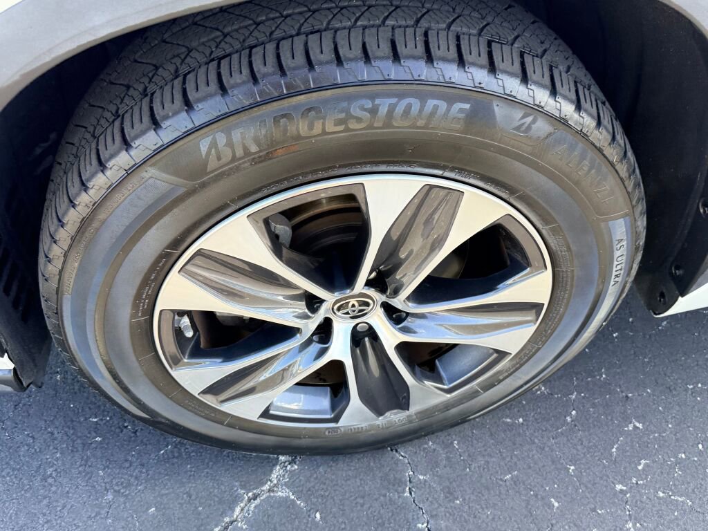 Used 2021 Toyota Highlander XLE image 17