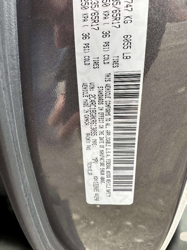 Used 2019 Chrysler Pacifica Touring-L image 37