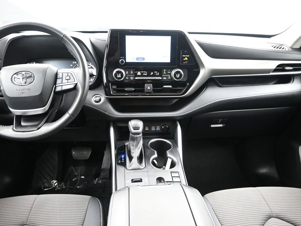 Used 2024 Toyota Highlander LE image 31