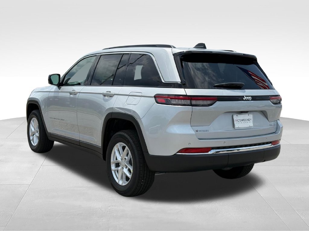 New 2026 Jeep Grand Cherokee Laredo RWD image 3