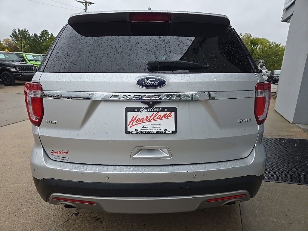 Used 2017 Ford Explorer XLT image 13