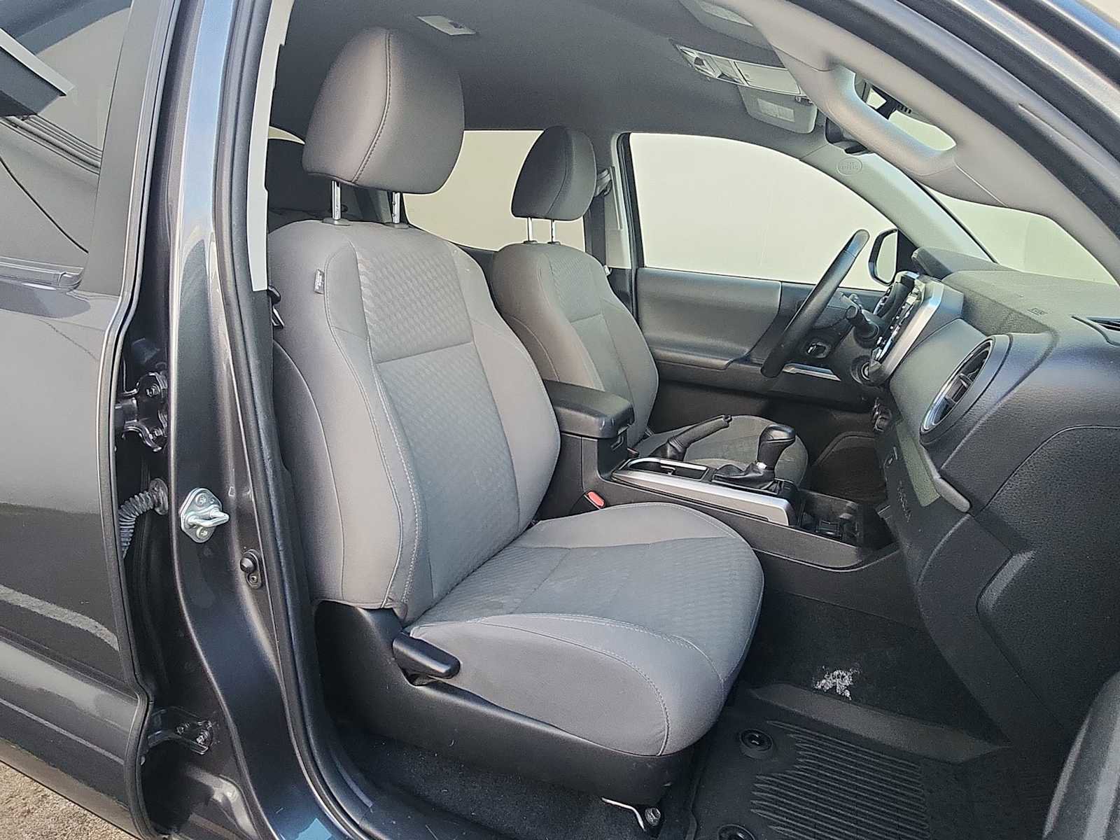 Used 2022 Toyota Tacoma SR5 image 25