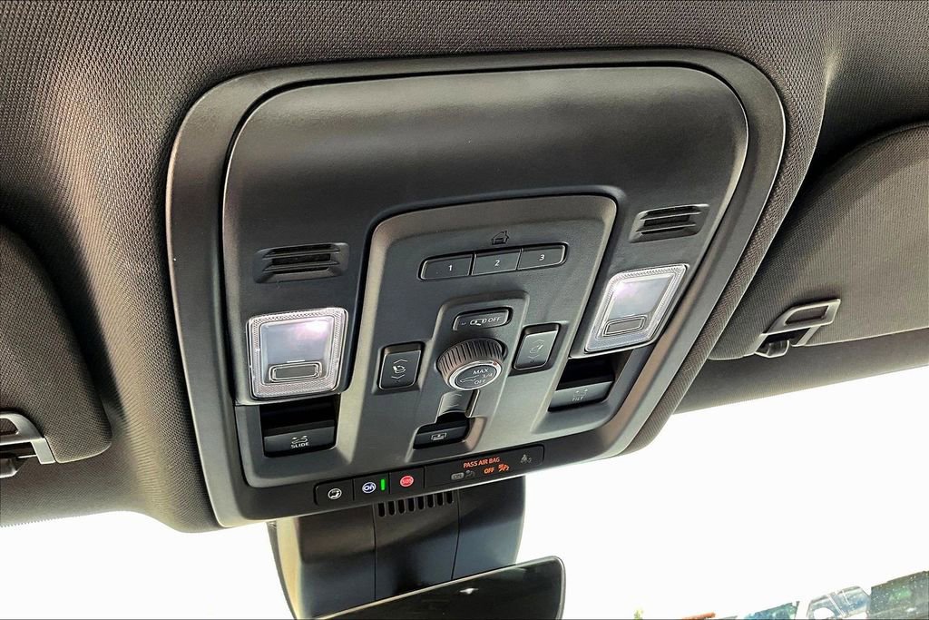 Used 2024 Chevrolet Tahoe High Country w/ Premium Package image 17