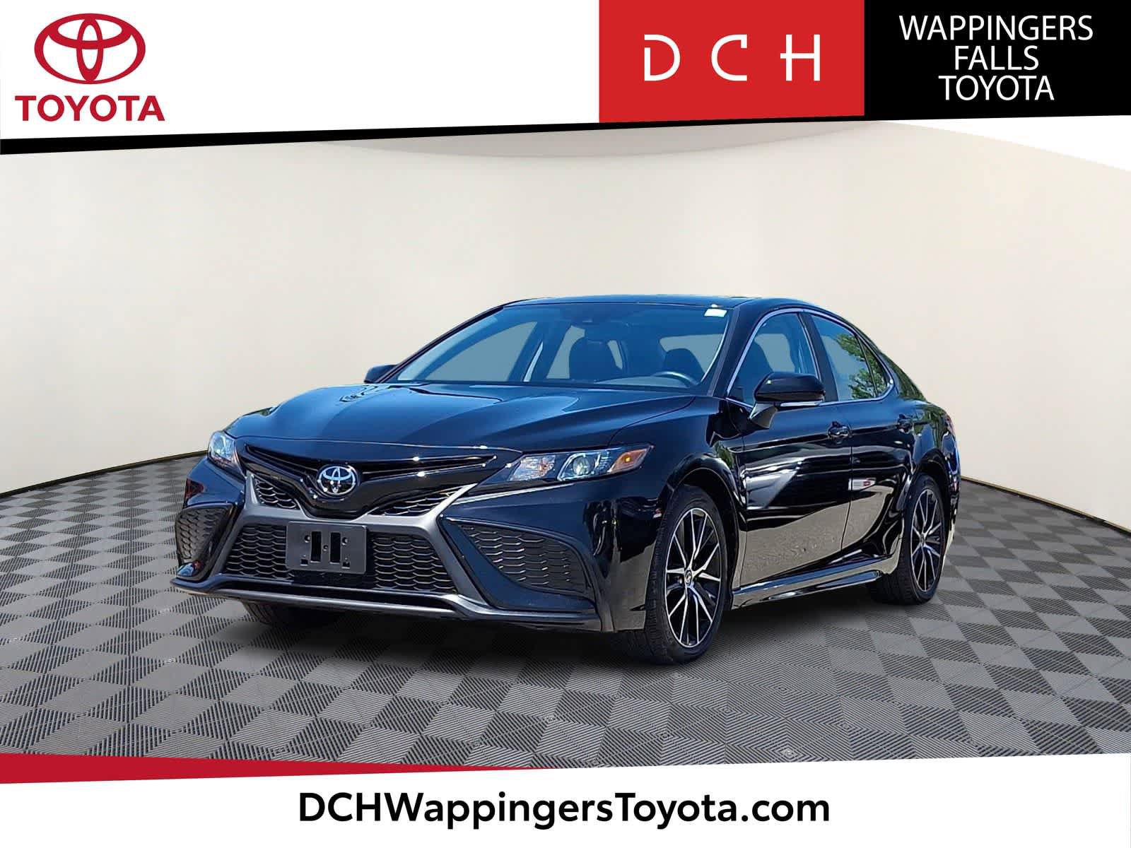 Used 2024 Toyota Camry SE w/ Cold Weather Package AWD/4WD image 1