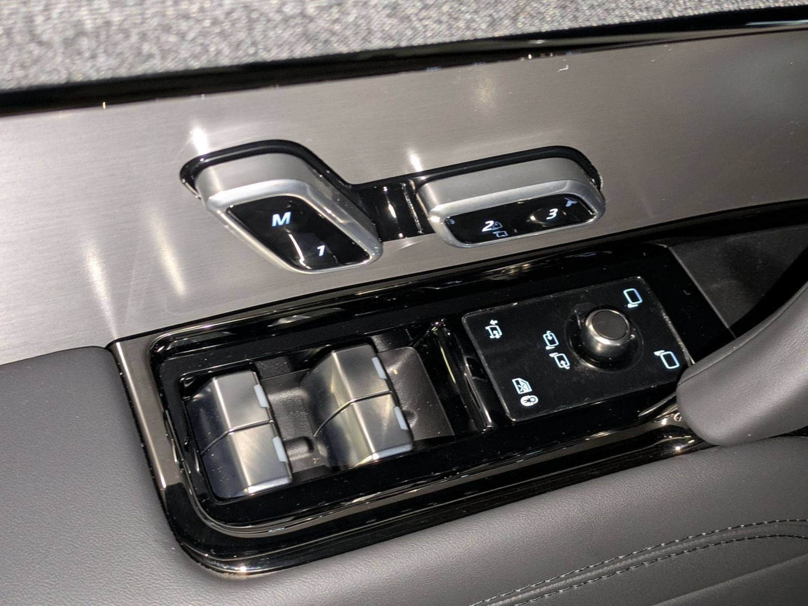 New 2026 Land Rover Range Rover Sport SE AWD/4WD image 24