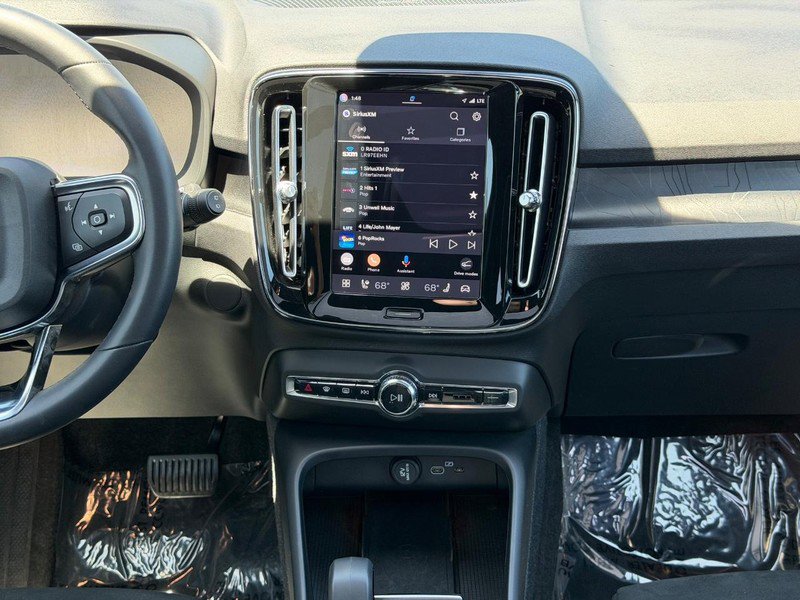Used 2023 Volvo XC40 Recharge Ultimate AWD/4WD image 14