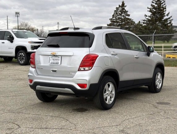 Used 2022 Chevrolet Trax LT w/ LT Convenience Package image 4
