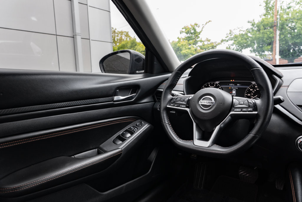 Used 2020 Nissan Altima 2.5 SR FWD image 11