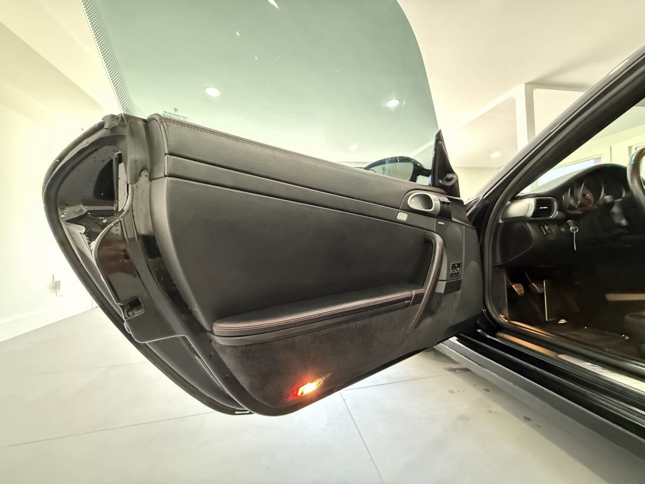 Used 2007 Porsche 911 Turbo image 11