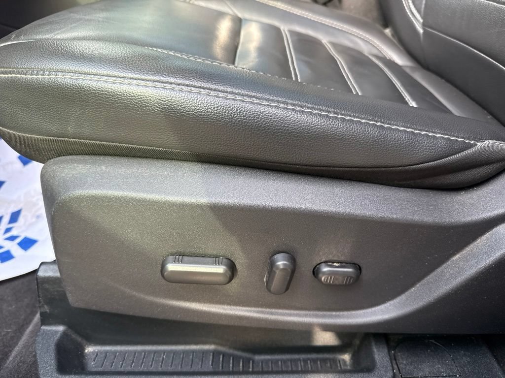 Used 2017 Ford C-MAX Energi Titanium w/ Equipment Group 501A FWD image 9