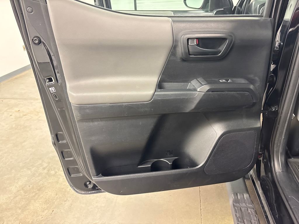 Used 2018 Toyota Tacoma SR image 30