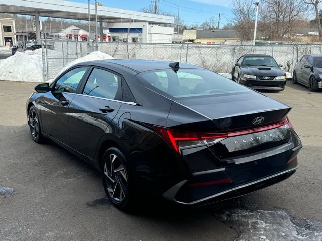 Used 2024 Hyundai Elantra SEL w/ Convenience Package FWD image 8