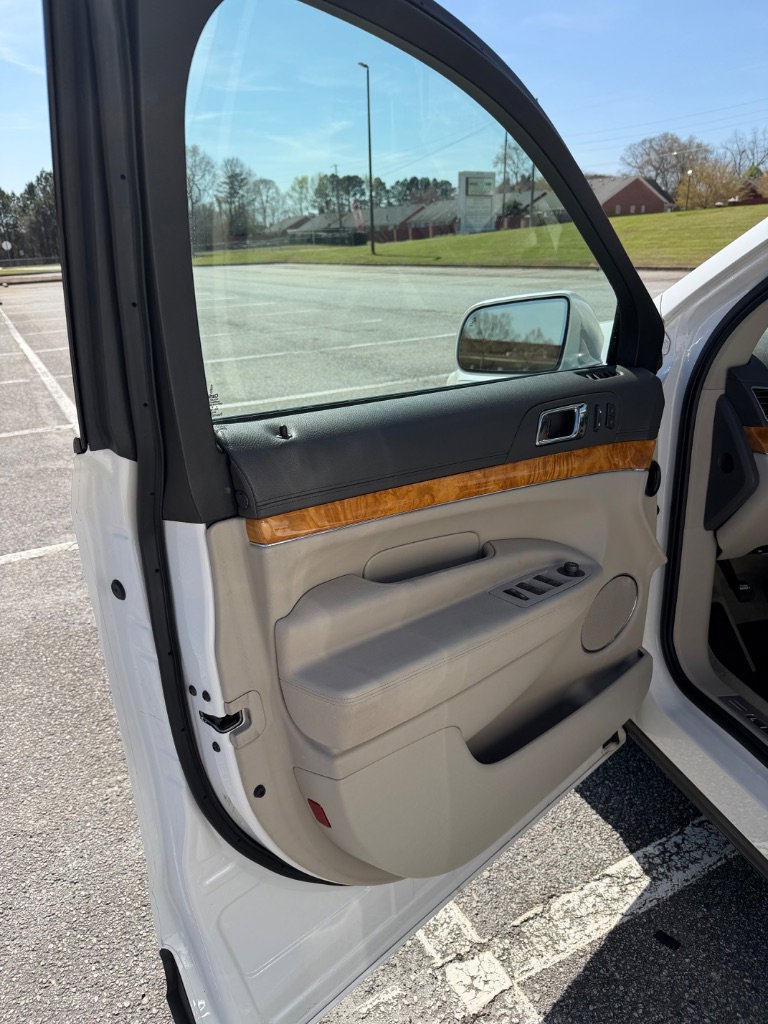 Used 2010 Lincoln MKT 2WD image 14