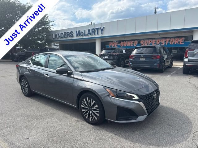 Used 2024 Nissan Altima 2.5 SV