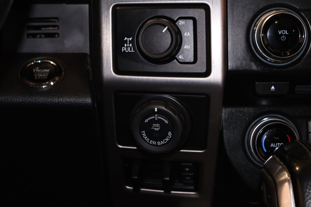 Used 2016 Ford F150 Platinum w/ Equipment Group 701A Luxury AWD/4WD image 30