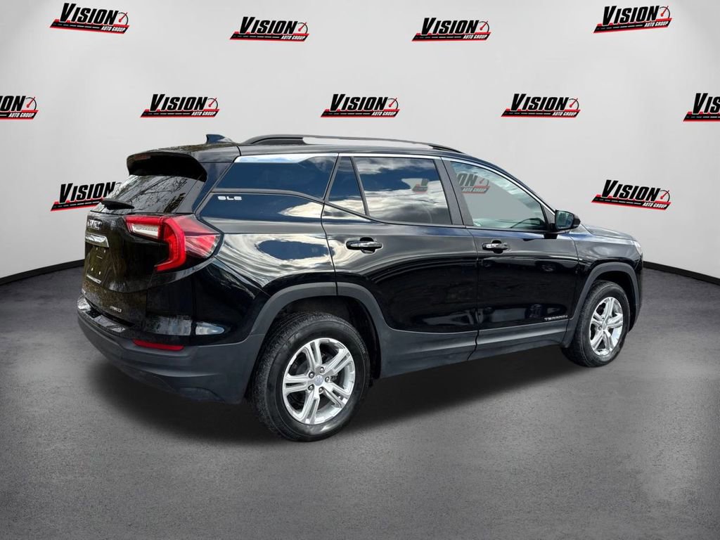 Used 2022 GMC Terrain SLE w/ Driver Convenience Package image 5