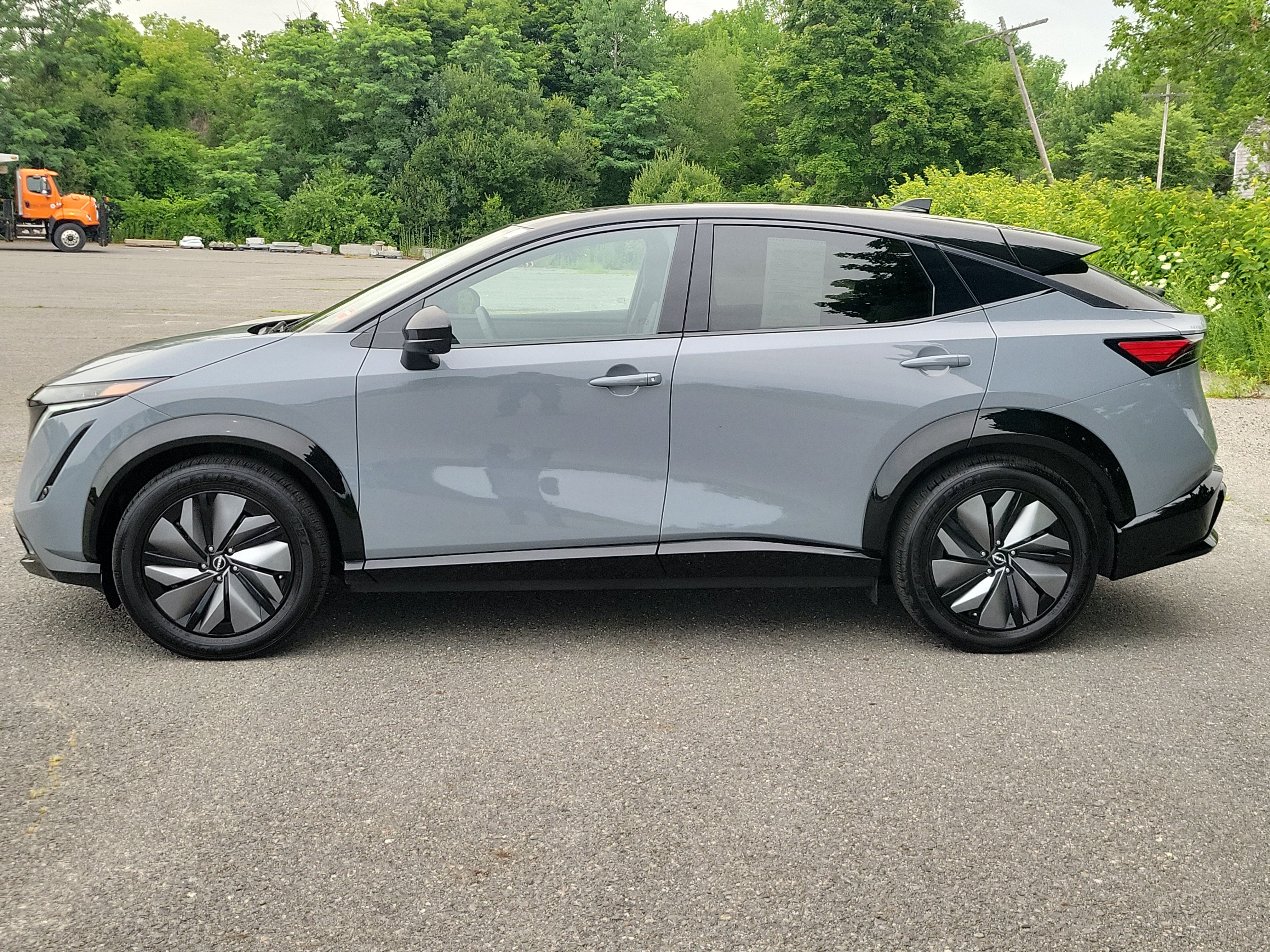 Used 2025 Nissan Ariya AWD image 8
