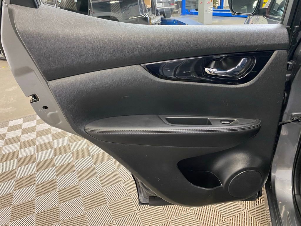 Used 2022 Nissan Rogue Sport SV w/ Technology Package image 16