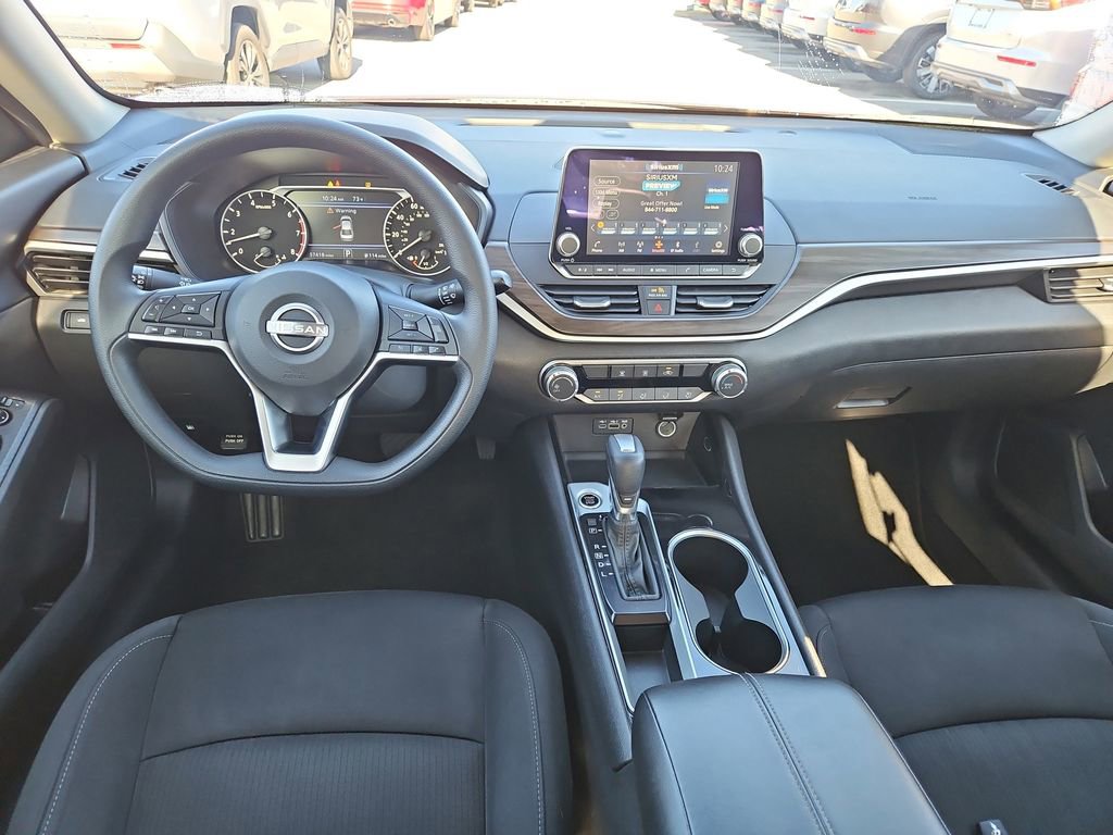 Used 2024 Nissan Altima 2.5 SV image 9