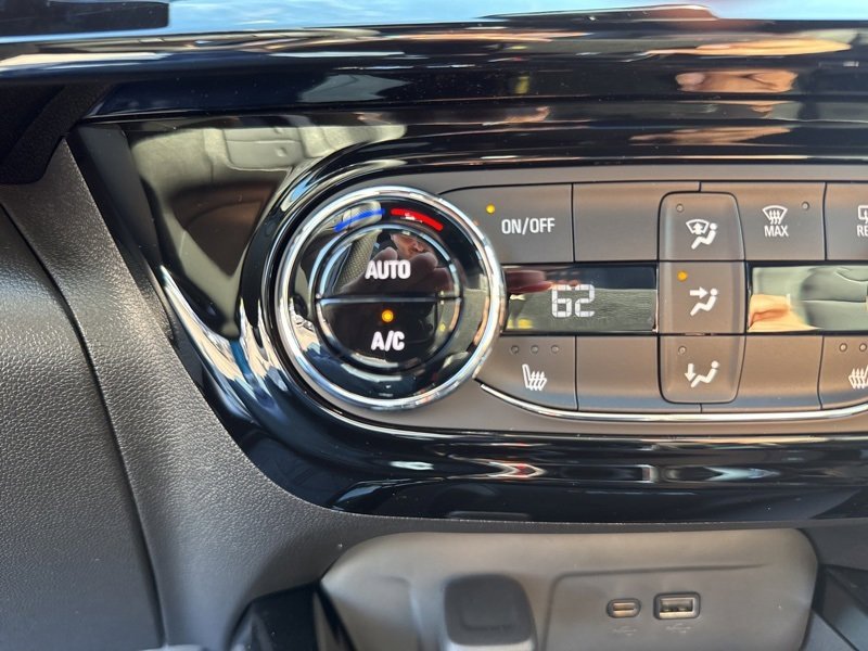 New 2025 Chevrolet Trax RS w/ Sunroof Package image 31