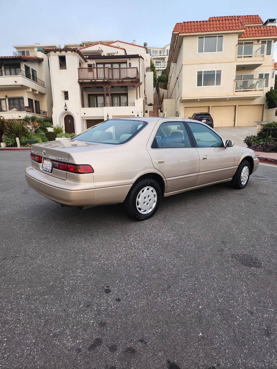 Used 1998 Toyota Camry XLE FWD image 5