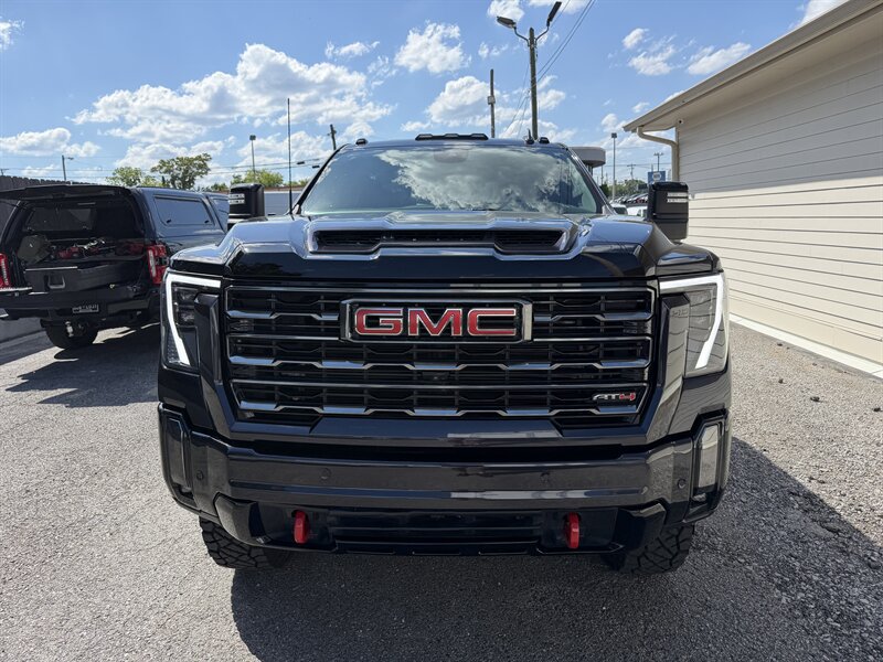 Used 2024 GMC Sierra 2500 AT4 w/ AT4 Preferred Package AWD/4WD image 5