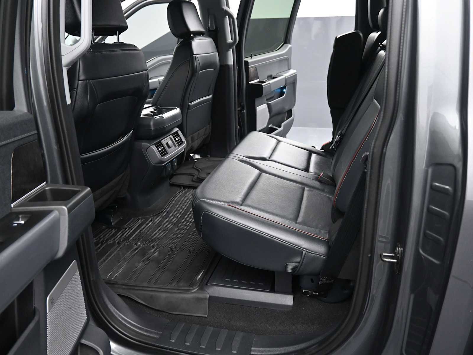 Used 2023 Ford F150 Lariat w/ Trailer Tow Package image 13