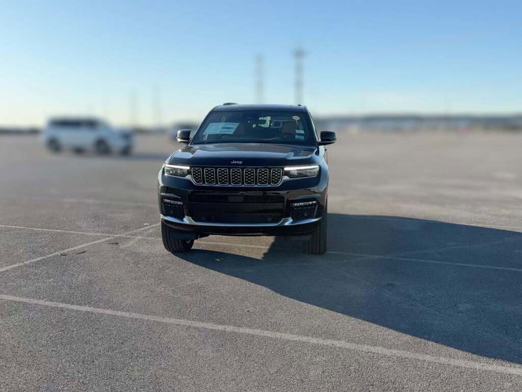 New 2025 Jeep Grand Cherokee L Summit image 2