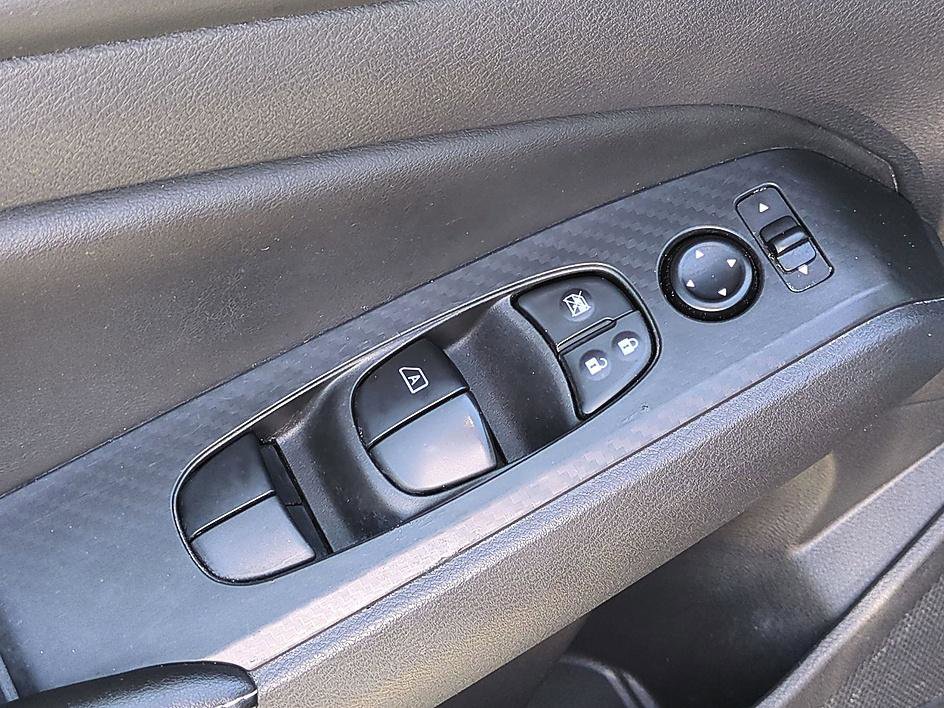 Used 2024 Nissan Altima 2.5 SV FWD image 13