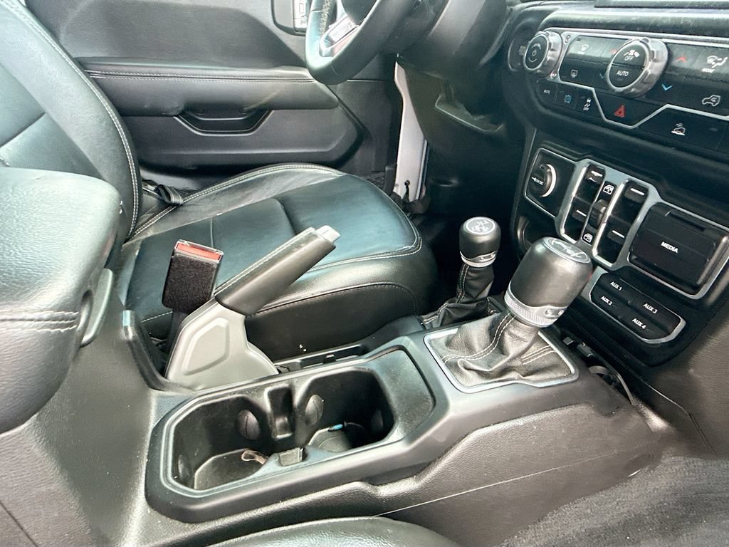 Used 2022 Jeep Wrangler Unlimited Sahara AWD/4WD image 31