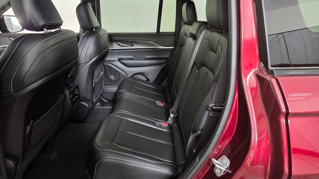 New 2025 Jeep Grand Cherokee Limited w/ Trailer Tow Package image 32