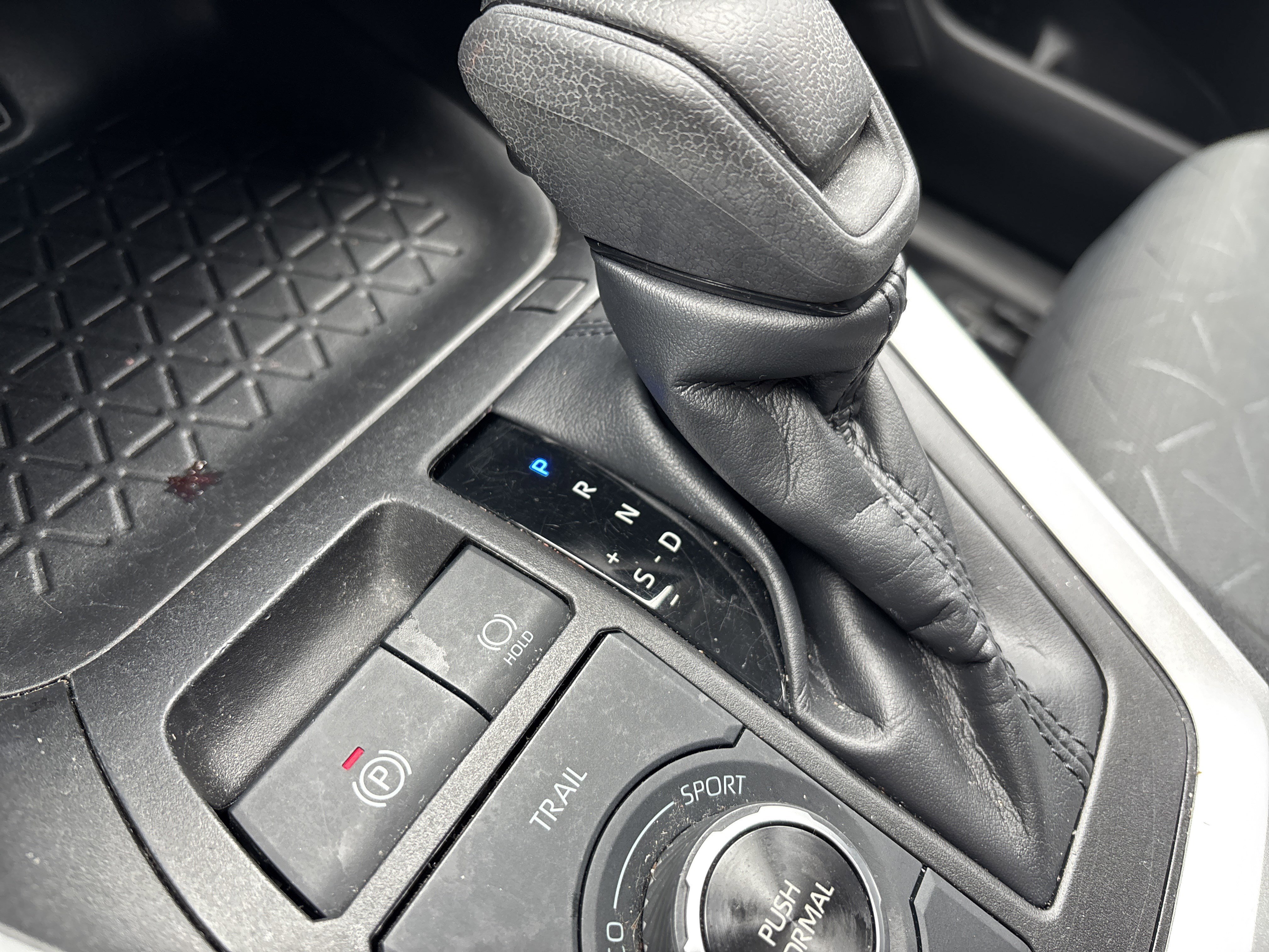 Used 2022 Toyota RAV4 XLE w/ Convenience Package AWD/4WD image 24