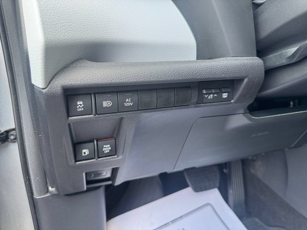 Used 2025 Toyota Sienna XLE w/ XLE Plus Package AWD/4WD image 29