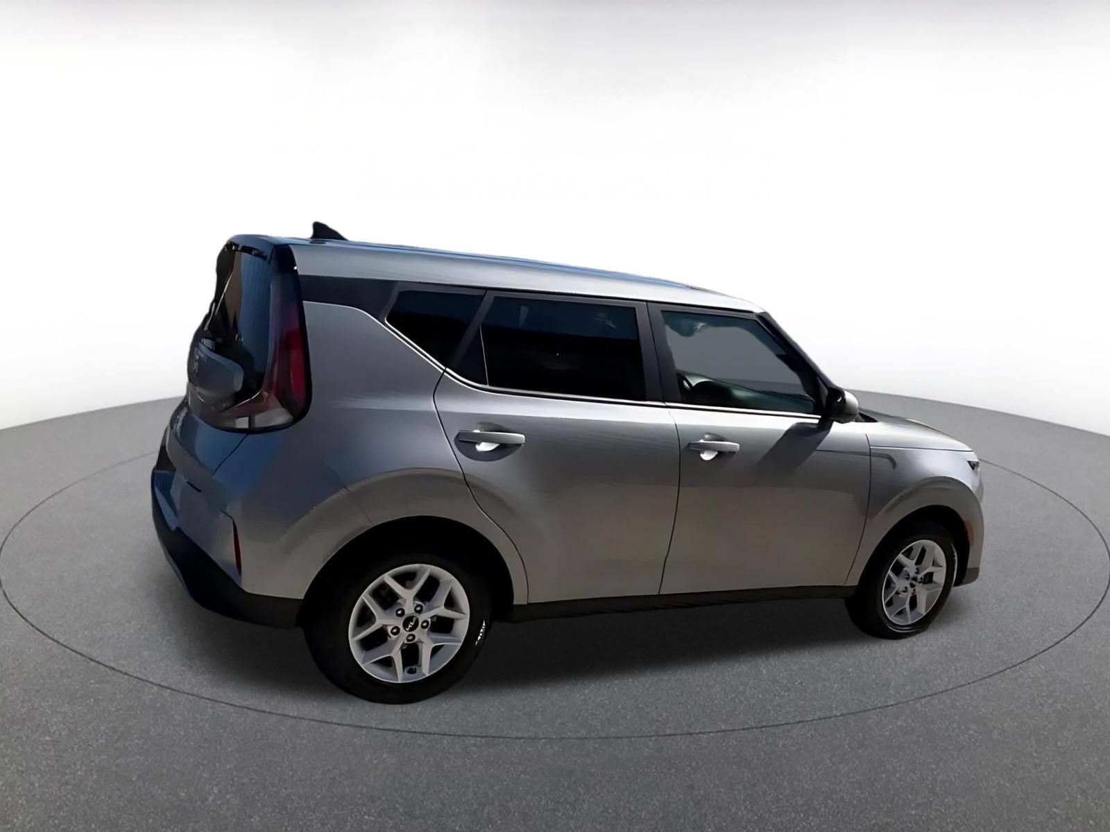 Used 2025 Kia Soul LX w/ LX Technology Package FWD image 15