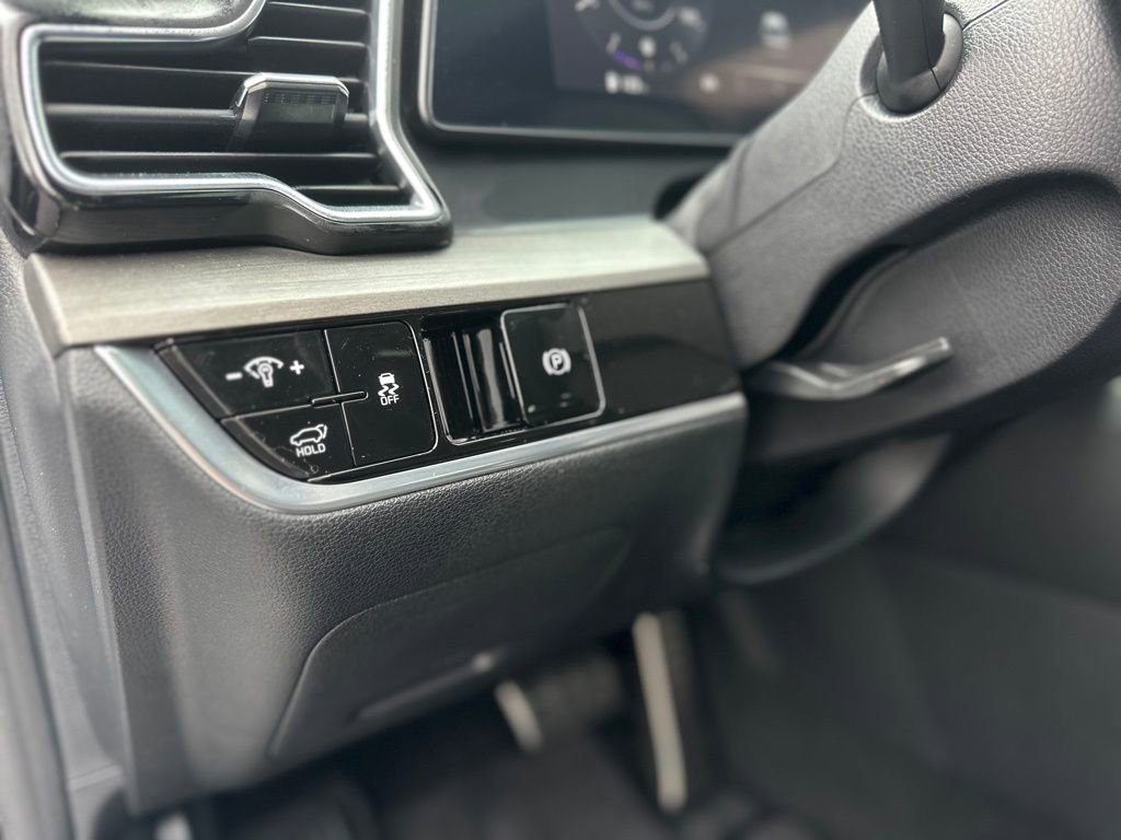 Used 2025 Kia Sportage X-Pro image 16