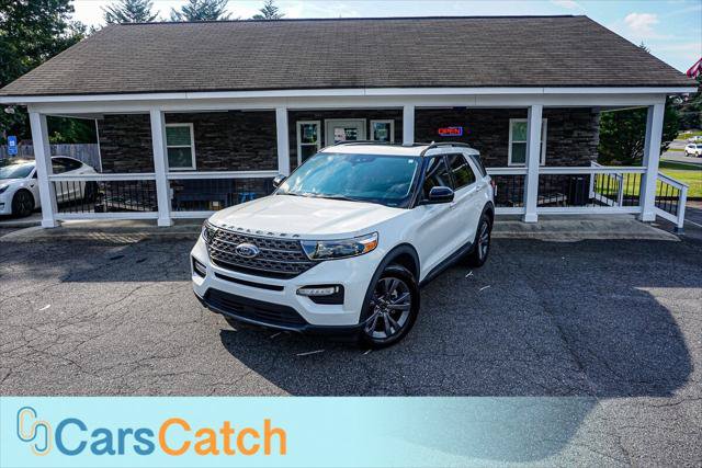 Used 2023 Ford Explorer XLT w/ Equipment Group 202A RWD image 2